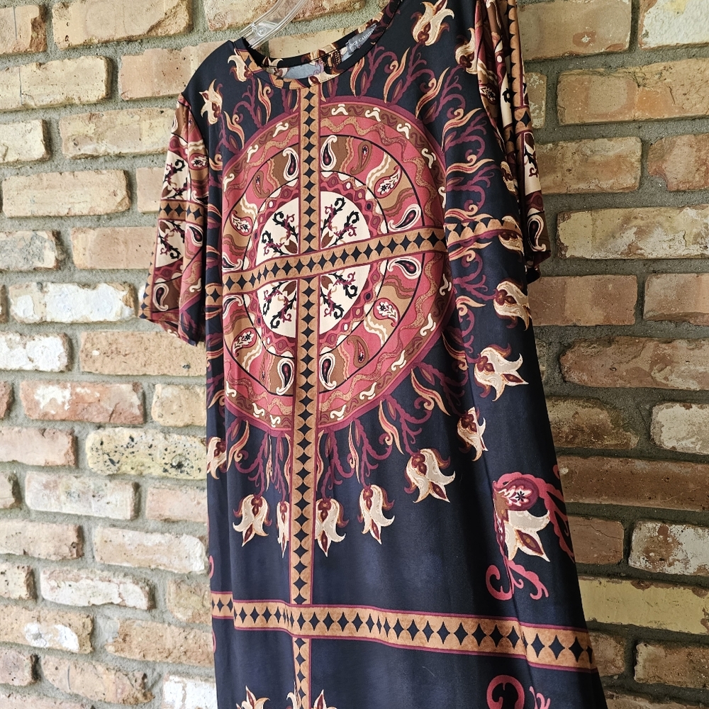 Short Sleeved Medalion Maxi Dress Rust And Black - Picture 8 of 12